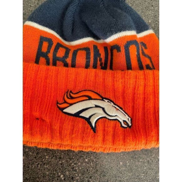 Denver Broncos New Era Orange Marl Cuffed Knit Hat with Pom - Picture 5 of 6